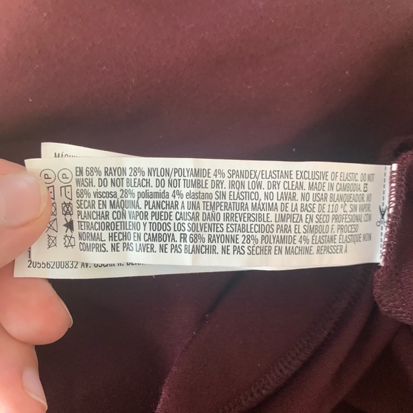 Short maroon skirt - Picture 4 of 4